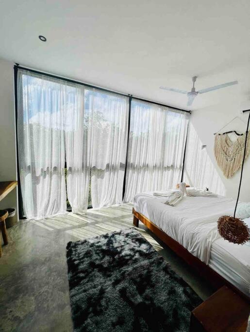 Lush Rooftop With Ensuite Pool & Wifi Appartamento